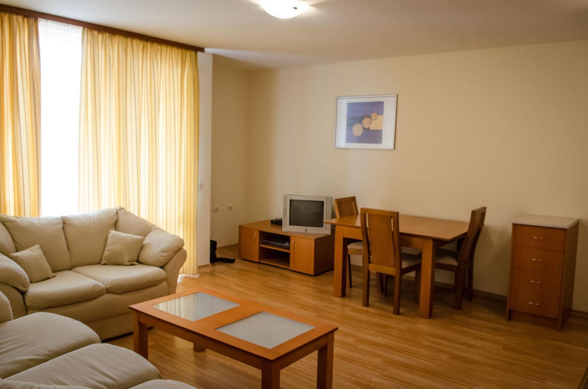 Crown And Imperial Apartments Szveti Vlasz Kültér fotó